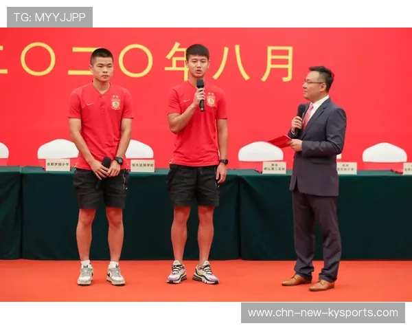 琑队如何推动青训课程的国际交流与互访，如何进入青训体系